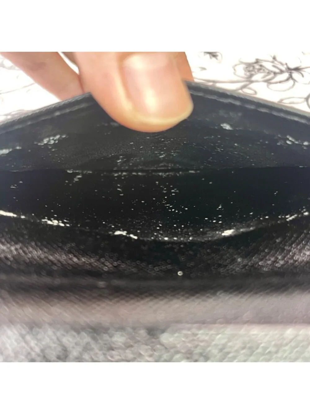Louis Vuitton Portefeuille Brazza Epi Wallet Black